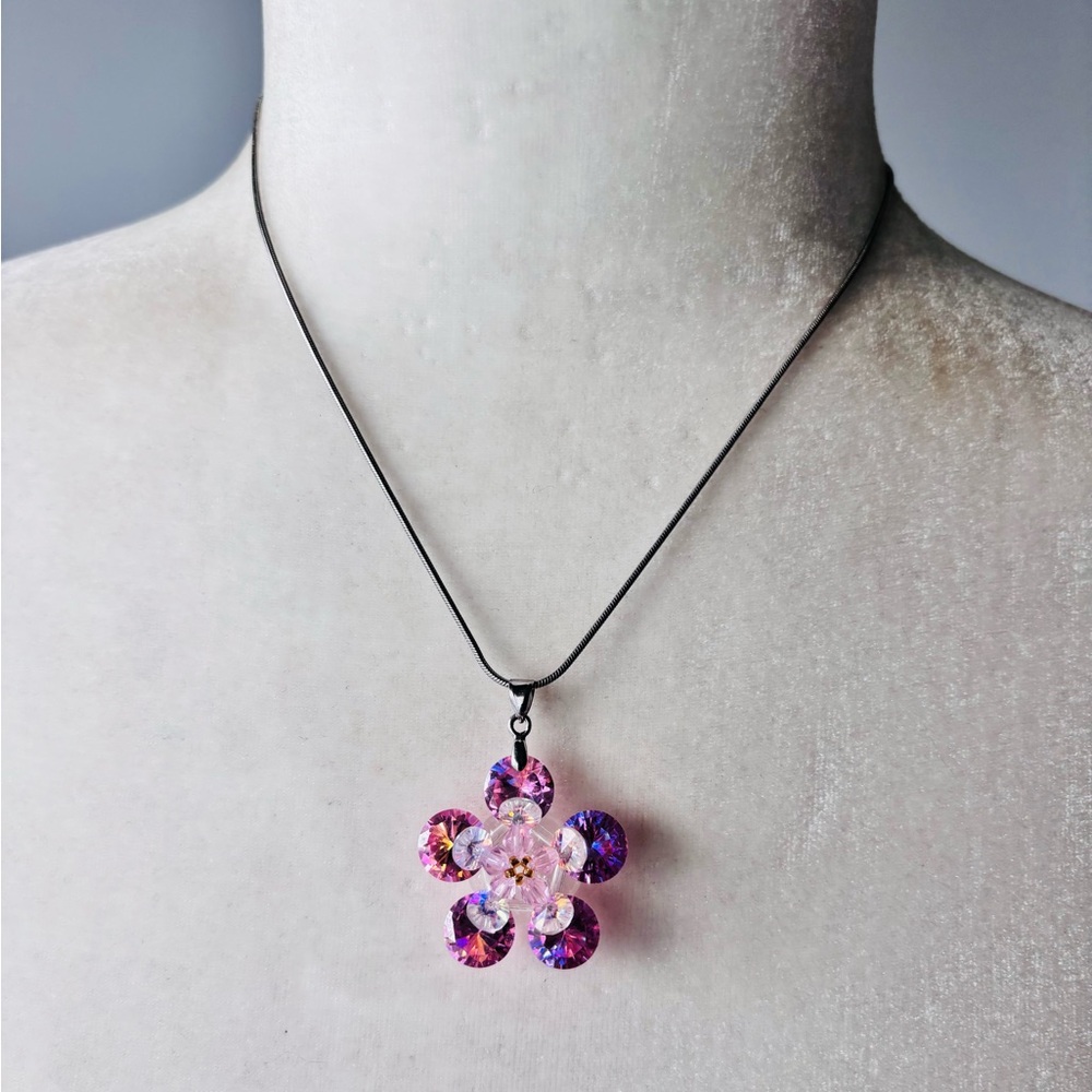 Elegant Signed Fifth Avenue Collection Floral Pendant Necklace 16” plus 2” Ext